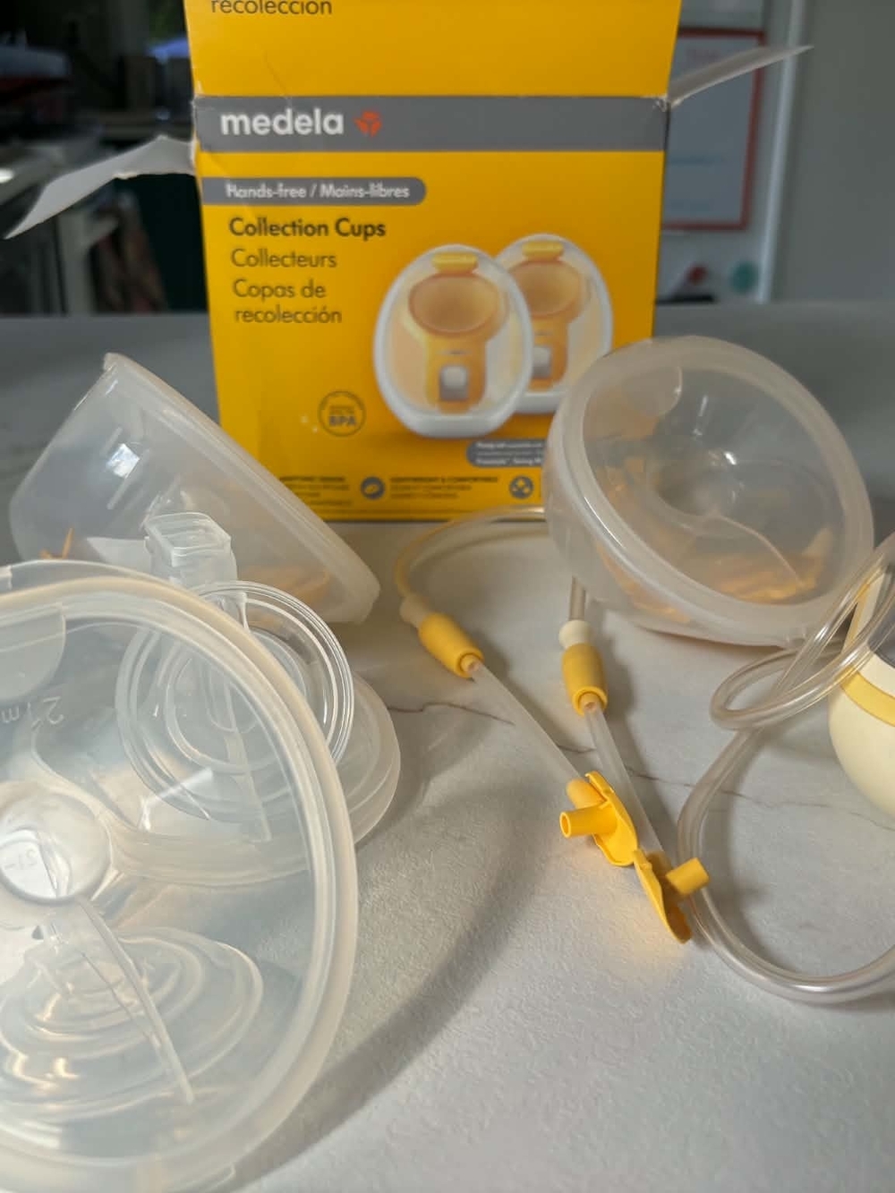 Medela Collection Cups And Freestyle Pump